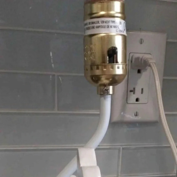 Peter Rabbit Nursery  Lamp Night Light Beatrix Potter/Frederick Warne & Co 2001 - Picture 5 of 6